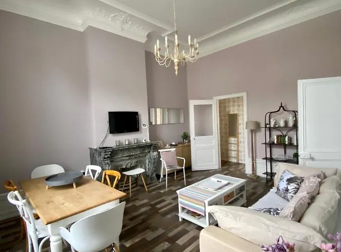 Grand Appartement De Style Haussmannien