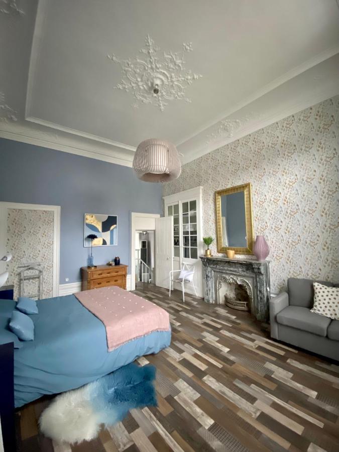 Grand De Style Haussmannien Apartment